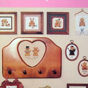 Personality Bears I - 14 Teddybären für Feiertage und besondere Anlässe von Lynn Waters Busa Vintage Kreuzstichmuster Leaflet 1984