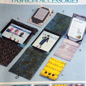 Peut inclure: Un patron de couture pour réaliser différentes housses en tissu pour appareils électroniques. Le patron comprend des instructions pour réaliser des housses pour une tablette, un téléphone, un Kindle et un carnet. Le patron est de McCall's et est de taille OSZ. Le patron est imprimé sur un fond blanc avec du texte noir et des illustrations.