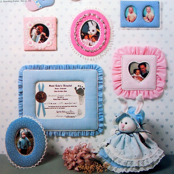 Creative Fabric Frames Par Sally Paul, A Yours Truly Publication vintage Sewing And Craft Pattern Booklet 1981