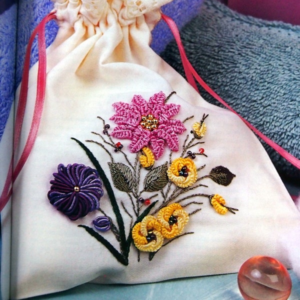 Create & Decorate - Needlework And Craft Pattern Magazine 2001