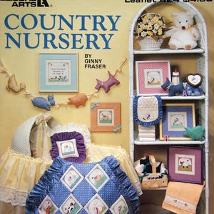 Country Nursery - 30 Kartierte Designs und 4 Muster für Stofftiere von Ginny Fraser Vintage Counted Cross Stitch Pattern Leaflet 1986