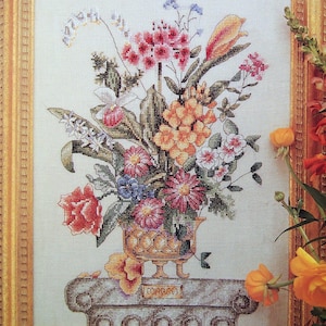März - Blume des Monats von Marie Barber And Just Kreuzstich Vintage gezähltes Kreuzstichmuster Faltblatt 1994