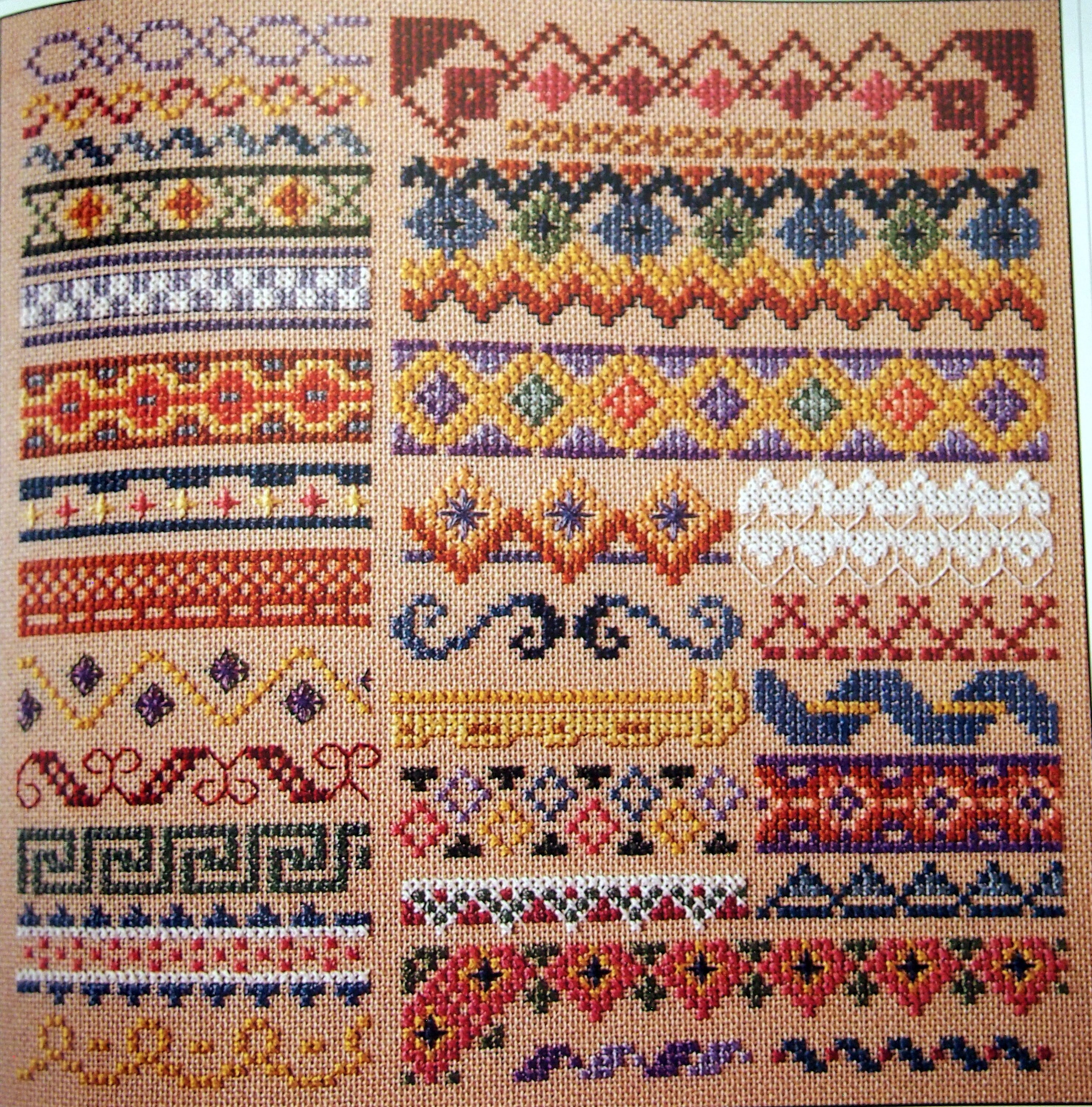 2001 Cross Stitch Designs: The Essential Reference Book