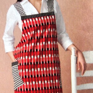 Misses' Over The Head Apron And Reversible Apron By Simplicity 2162 Uncut Sewing Pattern 2011 image 4