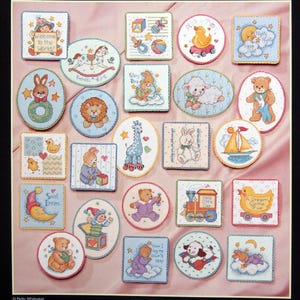 Baby Bits von Betty Whiteaker und Abmessungen Vintage Kreuzstich Muster Faltblatt 2003