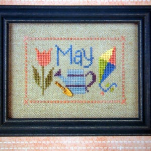 May (ohne Charm) - Flip It A Year mit Charm von Lizzie Kate Vintage kleine gezählte Kreuzstich Muster Packungsbeilage 2001