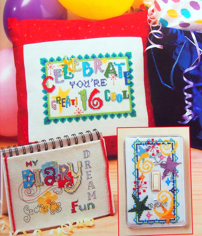 Puede incluir: Tres patrones de punto de cruz para una almohada, un peque&ntilde;o calendario y una tapa de interruptor de luz. El patr&oacute;n de la almohada dice "Celebrate You're Great! 16 Cool". El patr&oacute;n del calendario dice "My Diary Dreams Secrets Fun". El patr&oacute;n de la tapa del interruptor de luz tiene un dise&ntilde;o caprichoso con estrellas y espirales.