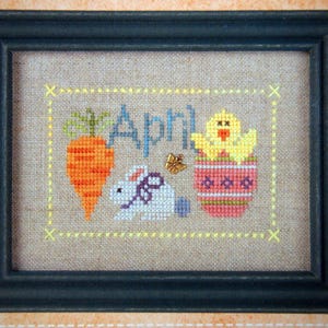 April (ohne Charm) - Flip It A Year mit Anhänger von Lizzie Kate Vintage kleine gezählte Kreuzstich-Musterbroschüre 2001
