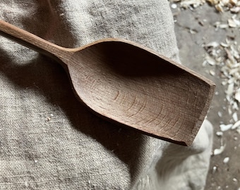 Flat edge spoons