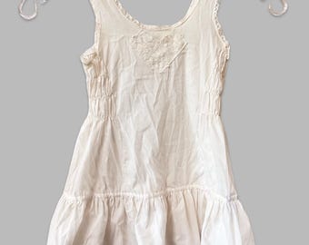 Vintage 1960s Girls Magic Fit Ruched Ivory Cotton Tiered Embroidered Slip Dress Size 4