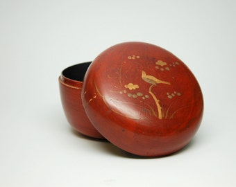 B5101 - Circular Wood Lacquer Box with Painted Bird and Tree on Lid