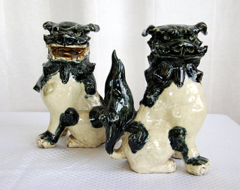 B3111 - Early 20th Cent. Pair of Japanese Porcelain Glazed Fu Dogs in Green and White - Japanese, Guardians, Good Fortune, Shrine, Guardian