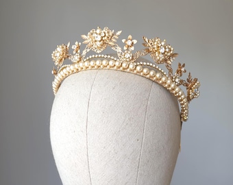 Bridal crown Wedding pearl crown  Bridal gold flower tiara Wedding pearl tiara Gold flower crown  Gold diadem Bridal crystal crown Romantic