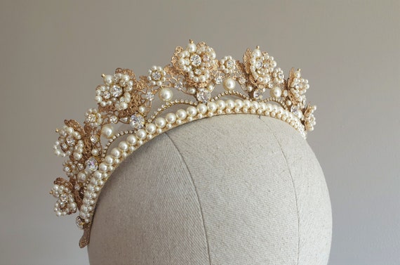 Couronne De Mariée Ou Diadème Avec Perles, Fleurs Et Strass - Taille Réglable - Occasion