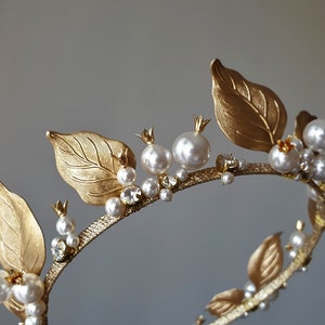 Gold leaf crown Bridal pearl tiara Wedding pearl crown Bridal gold leaf crown elf Fairy crown rustic Pearl headband Wedding gold leaf tiara