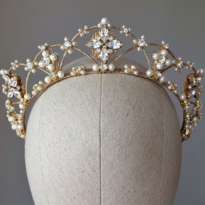 Bridal pearl crown Crystal wedding crown Bridal tiara Wedding pearl tiara Gold crown Bridal crystal crown Wedding hair accessories