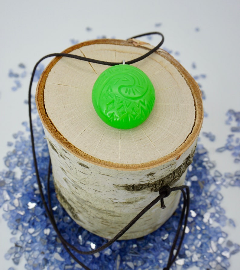 Glow-in-the-Dark Heart of Te Fiti Necklace Prop Replica image 0