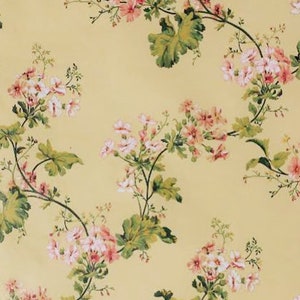 Painted Geranium Floral Trail on Yellow, 1980s Vintage Wallpaper, Shabby Country Cottage, Antique Farmhouse Botanical -12x9" Sample FNH20-16