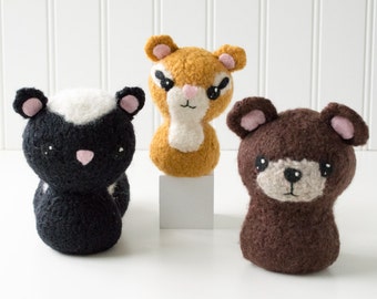 Backyard Critters 2 Felted Knitting Amigurumi Pattern avec Skunk, Chipmunk et Bear