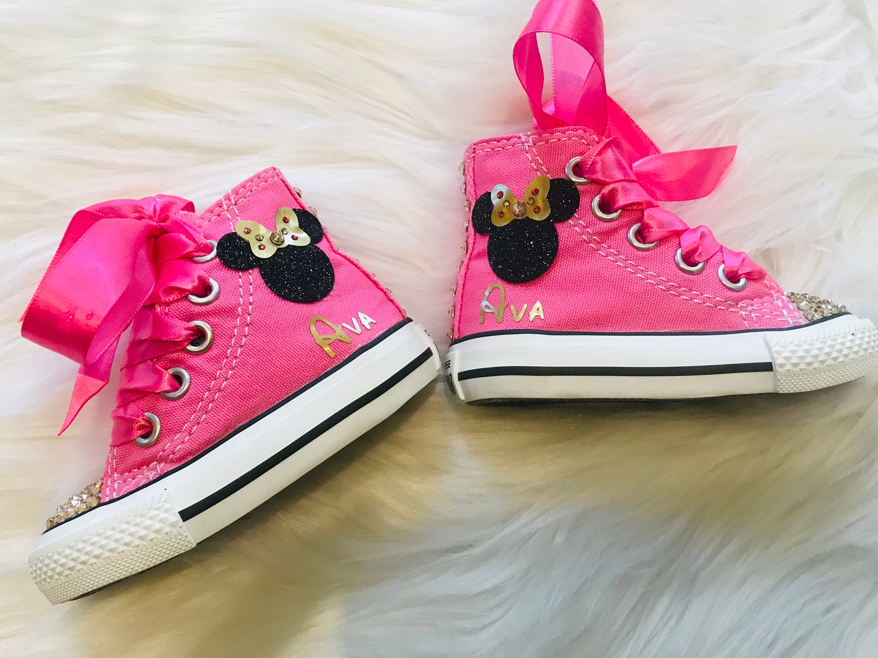 if you choose Pink Minnie Mouse Disney Inspired Crystalized High-top Converse Customized with Name & Swarovski Crystals Schoenen Meisjesschoenen Sneakers & Sportschoenen 