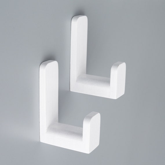 These Sticky Wall Hooks Work in Bathrooms, Kitchens, and Entryways