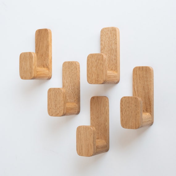 Selbstklebende abgerundete Wandhaken-Sets aus Eiche, dänisch geölt, 2 kg Tragkraft Skandinavische selbstklebende Wandhaken