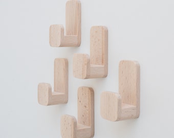 Set of 5 - Self-adhesive beech wooden wall hooks | wooden accessoire hooks | minimalist decor wall hooks