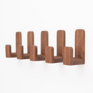 Set of 5 - Self-adhesive walnut wooden wall hooks oil finish, accessoire hooks, solid wooden wall hooks, towel hooks, hooks for hats