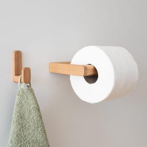 Set porta carta igienica in legno di quercia oliato, porta rotolo e ganci per asciugamani, porta rotolo adesivo minimalista, porta rotolo da parete
