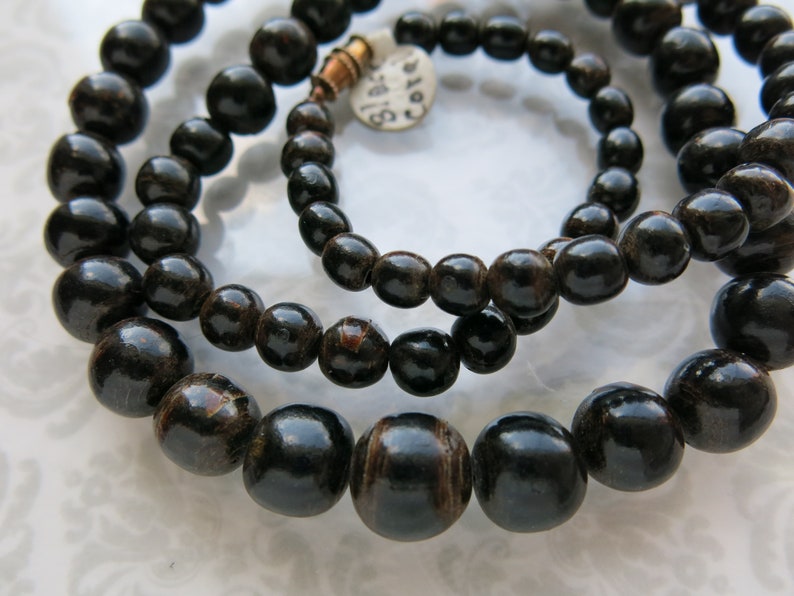Black Collectible Vintage Graduated Beads Rare Not Dyed or Waxed Gorgeous Browns Black Coral Natural Burgundy Flash Handcut Rounds