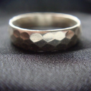 Faceted Sterling Silver Ring Unisex Wedding Band men's wedding band afbeelding 4