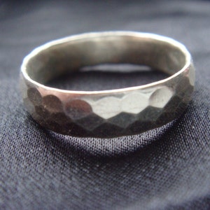 Faceted Sterling Silver Ring Unisex Wedding Band men's wedding band afbeelding 1