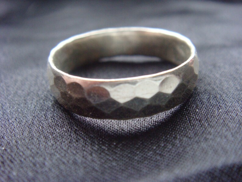 Faceted Sterling Silver Ring Unisex Wedding Band men's wedding band afbeelding 1