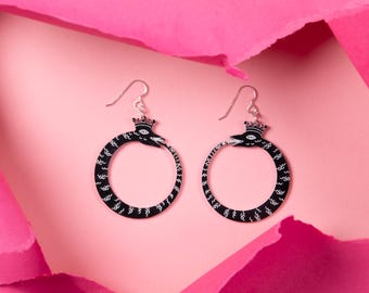Boucles d'oreilles serpent, Serpent Ouroboros, Boucles d'oreilles reptile, Boucles d'oreilles serpent des années 70, Bijoux serpent, Boucles d'oreilles animaux, Bijoux serpent | Acrylique découpé au laser