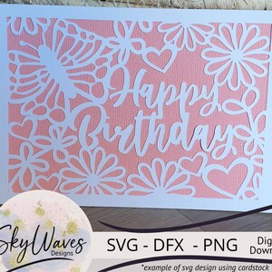 Happy Birthday Card avec marguerites fleurs, cœurs et papillon svg, dfx & png fichier coupé pour les machines à découper