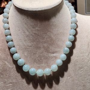 Vintage Green Jade Graduated Bead Necklace w/ 14k White Gold Push Clasp