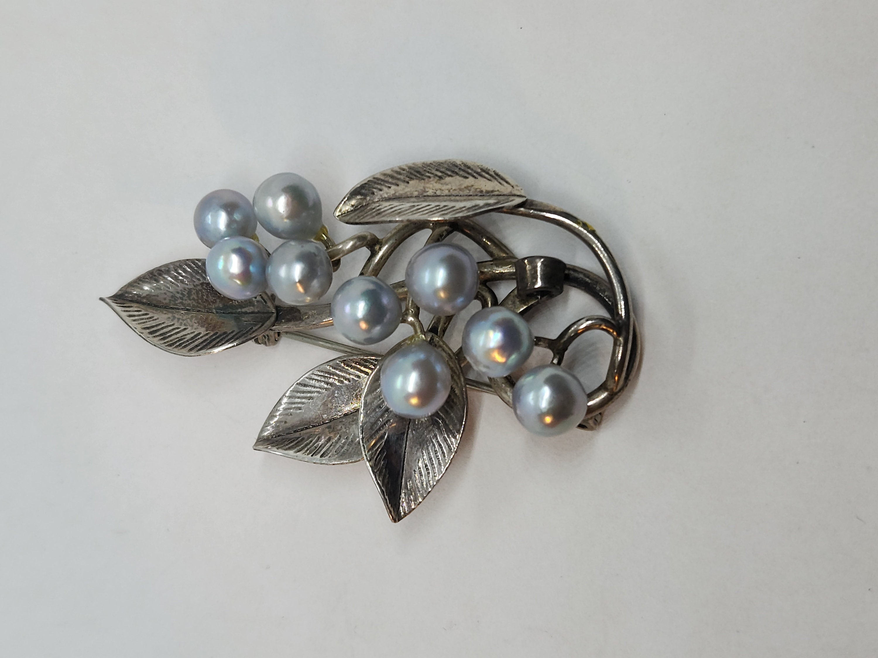 O.C. Mini Pearl Magnetic Brooch - Silver ()