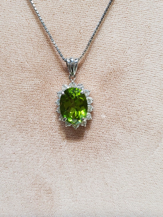 Real Diamonds Peridot Gemstone Pendant in White Gold at Rs 11000 in Jaipur