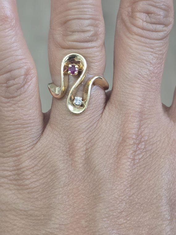 14k Solid Gold Ruby and Diamond Ring: Vintage Fin… - image 10
