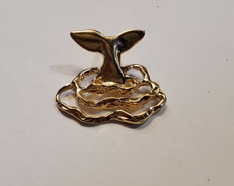 Vintage 14k whale tail pendant / vintage jewelry/ gift for her