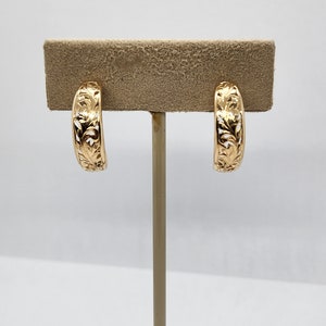 Ming's 14k solid gold hoop carved scroll leaf design earrings