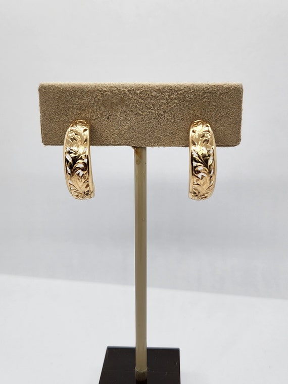 Ming's 14k solid gold hoop carved scroll leaf desi