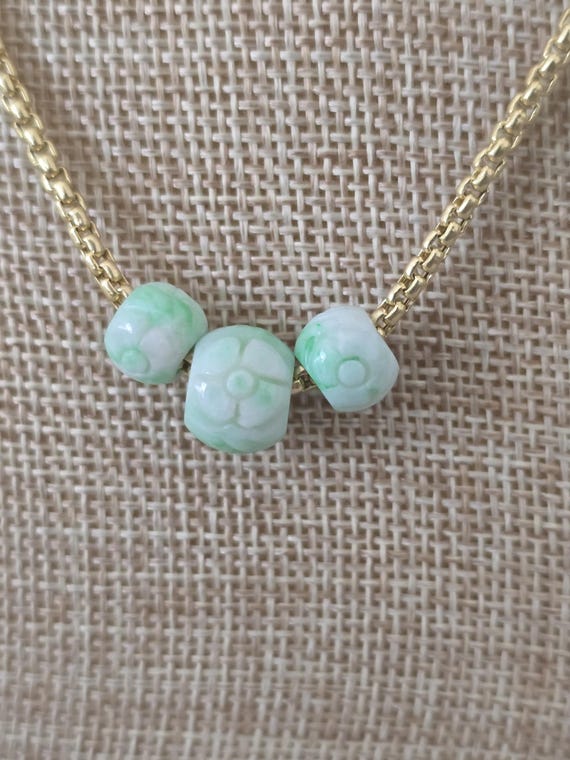 14k Gold Carved Jade Flower Pendant Necklace: Vintage Fine Jewelry