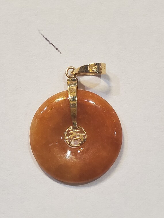 Vintage 14k brown jade round Chinese pendant
