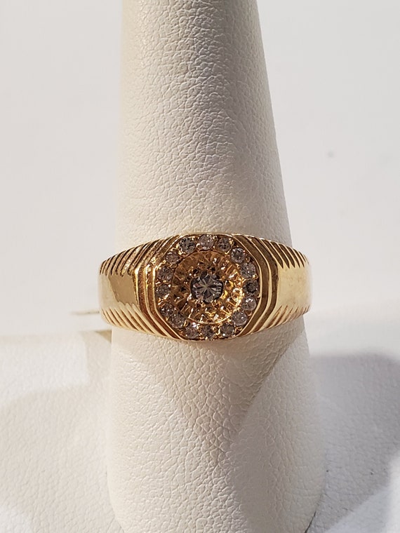 14k solid gold diamond round  cluster ring