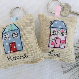 Home House Keyring with Personalisation - Choice of Colours -  Floral Design - Keychain - Option to add lavender - Housewarming Gift