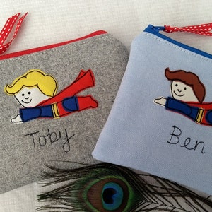 Superhero Custom Wallet - Personalisierte Kinder Jungen Geldbörse - Auswahl von blauem oder grauem Stoff - Comic-Fan - Handgemachtes Jungen Geschenk