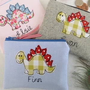 Personalisierte Kinder-Geldbörse mit Dinosaurier-Design - Benutzerdefinierte Brieftasche oder Beutel mit einer Auswahl an graublauem oder rosafarbenem Stoff - Abendessen Geldgeschenk