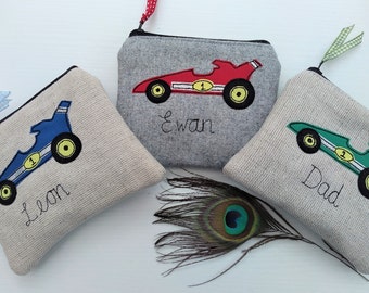 Portefeuille personnalisé pour voiture de course - Pochette porte-monnaie personnalisée en gris ou en lin - Cadeau rouge, vert ou bleu au choix pour papa garçon fan de course automobile