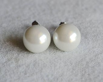 Boucles D'oreilles Pendantes Fausses Perles Nacrées 18 Mm - Fermoir Crochet Plaqué Or - Neuf Sans Emballage
